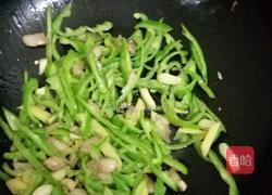青椒炒肉丝(加蛋清)的做法图解3