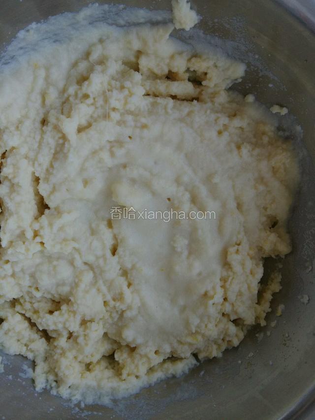面一点点加到豆渣里，同时加入酵母。