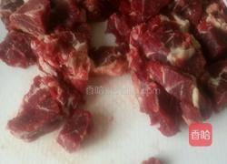 牛肉炖萝卜的做法图解1