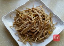 肉丝黄花菜的做法图解2