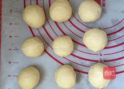 爆浆草莓酱小面包的做法图解3