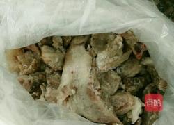 猪头肉肠子炖腊豆腐的做法图解2