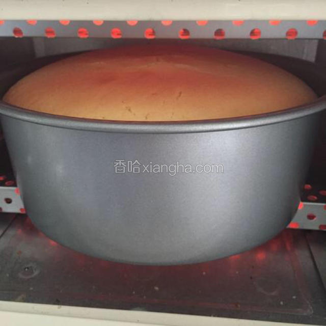 放进预热好的烤箱，160度，约40-50分钟即可。