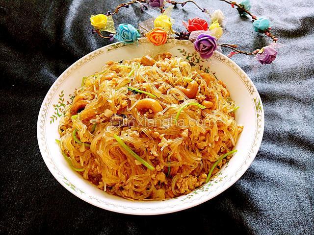 肉末腰果捞粉丝