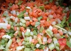 芹菜大肉包子的做法图解2