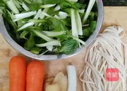 Illustration of how to make noodles with oil 1