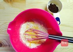 双色蛋糕香蕉卷的做法图解2