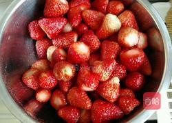 自制草莓果酱的做法图解1