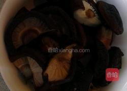 竹笋霉干菜炒香菇的做法图解1