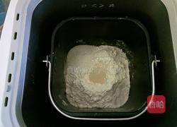 新奥尔良烤肉披萨的做法图解1