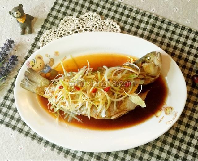 柠香清蒸鲈鱼