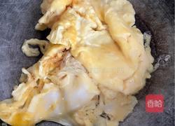 韭黄炒鸭蛋的做法图解3