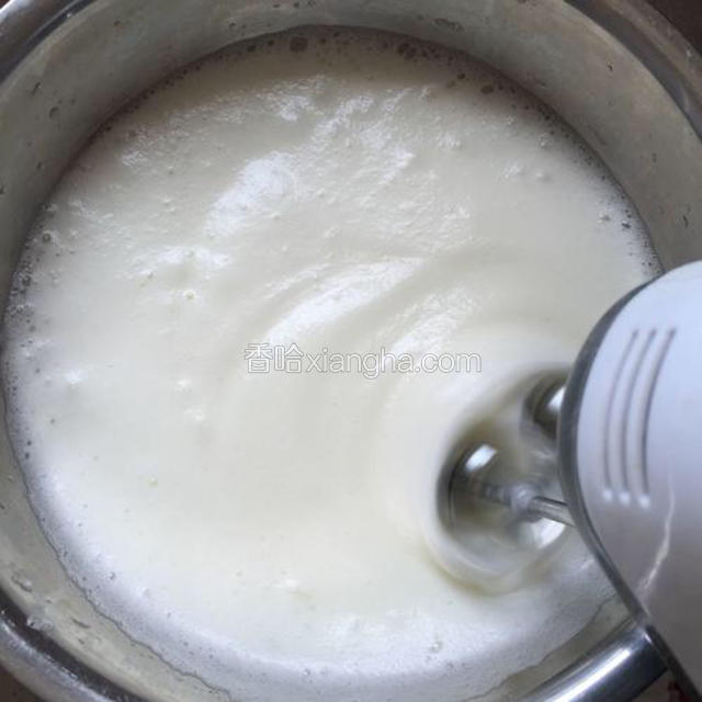 第二次是打发至细泡沫状态；