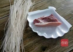 猪肉炖粉条的做法图解1