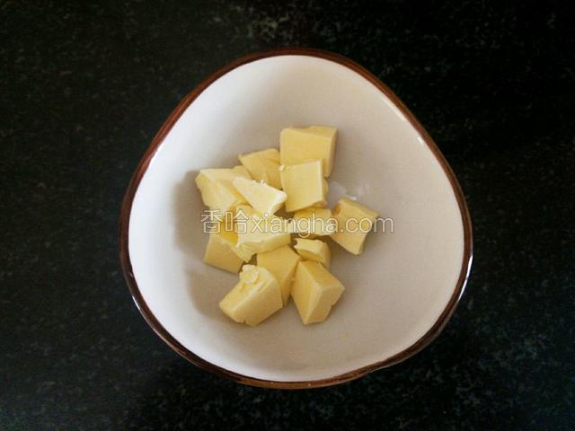 称重黄油20g并切小块室温软化。