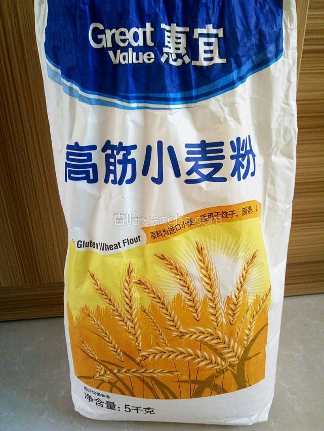 高粉我在超市买的一大包的那种，不是专用的面包粉，相比网上的新良面包粉更实惠一些。