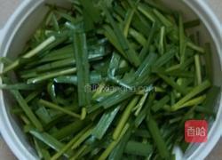 日式豆腐炒韭菜的做法图解1