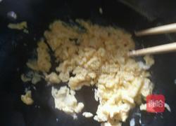 胡萝卜鸡蛋火腿炒饭的做法图解4