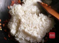 胡萝卜鸡蛋火腿炒饭的做法图解6