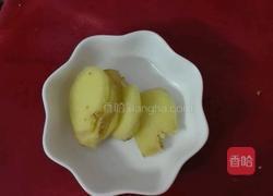 芡实薏米老鸭汤的做法图解3