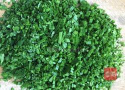 自制韭菜鸡蛋水煎包的做法图解1