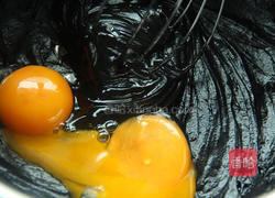 【黑色简约经典】煤炭蛋糕的做法图解6