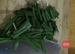 韭菜烩鸭血的做法图解2