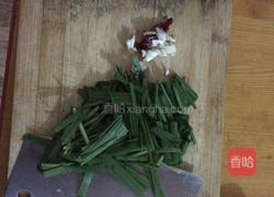 韭菜烩鸭血的做法图解3