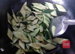 火腿肠炒黄瓜的做法图解4