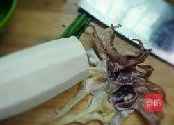 芋头萝卜炖墨鱼的做法图解1