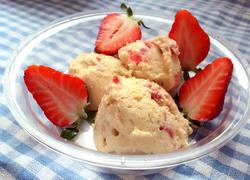 草莓味儿奶油冰淇淋