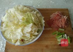 爆炒圆白菜的做法图解1