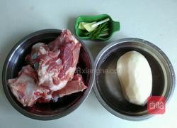 莲藕筒骨汤的做法图解1