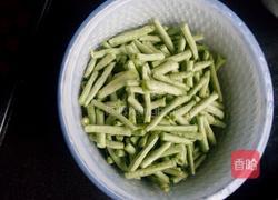 1最简单基础的四季豆炒肉的做法图解2
