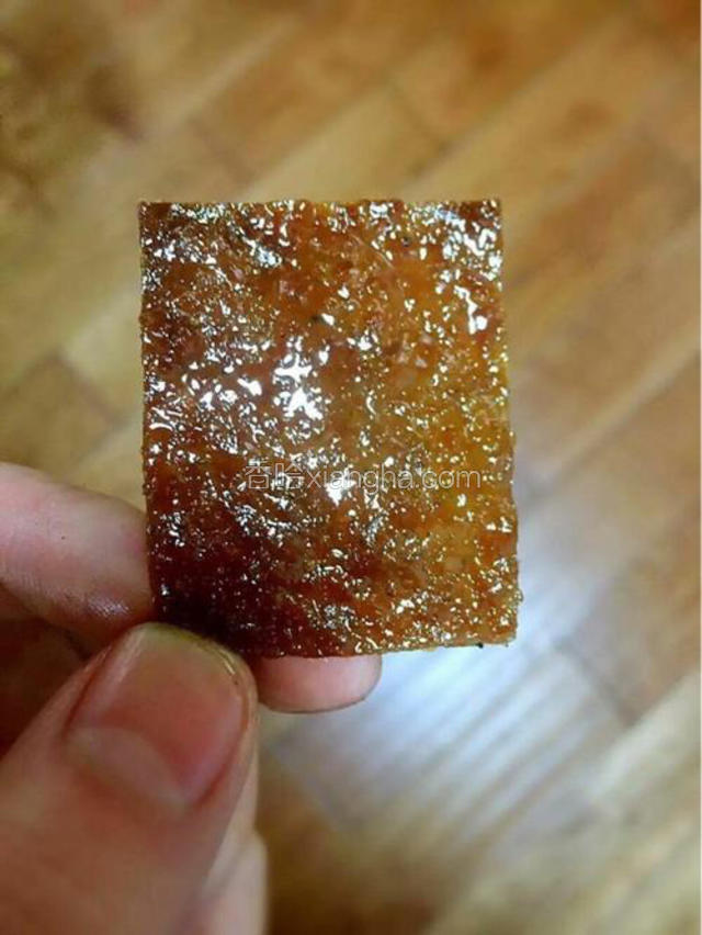取出，冷却后修剪成长方形即可。