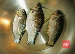 野蘑菇鲫鱼豆腐汤的做法图解4