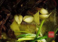 野蘑菇鲫鱼豆腐汤的做法图解6
