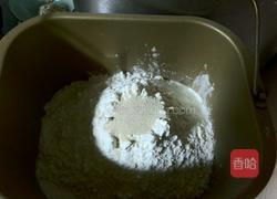 面包机版葡萄干牛奶面包的做法图解1
