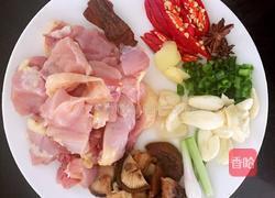 土豆炆鸡的做法图解1