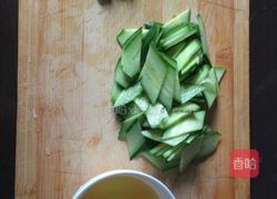 黄瓜蛋汤的做法图解1