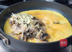 蘑菇煎蛋卷的做法图解3