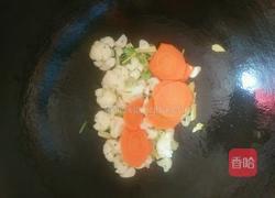 胡萝卜炒菜花的做法图解5