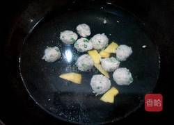香菇豆腐鱼丸汤的做法图解3