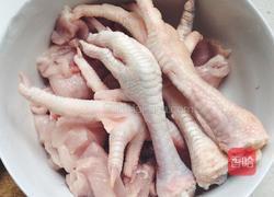 霸王花玉竹无花果瘦肉鸡脚汤的做法图解2