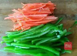 Illustration of hand-shredded king oyster mushrooms in oyster sauce 3