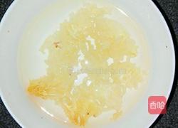 银耳百合红枣羹的做法图解1