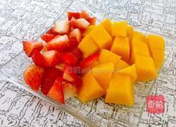 芒果草莓酸奶杯的做法图解3