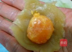翡翠莲蓉蛋黄酥的做法图解10