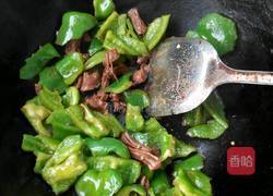 牛肉炒辣椒的做法图解3