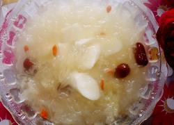 银耳山药红枣枸杞羹